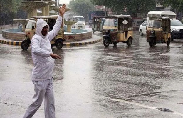 Rain again: Parts of Karachi receive light to heavy rain