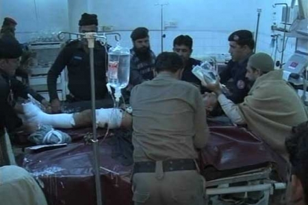 Peshawar: Firing on police van injures 3