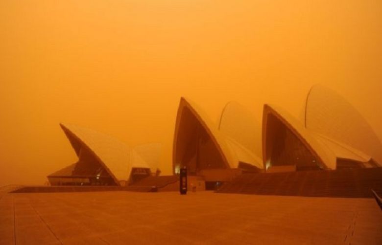 The 2009 dust storm seen above the Sydney Opera House