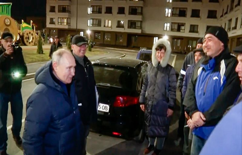 Russia's Putin visits Mariupol city following Crimea tour - SUCH TV