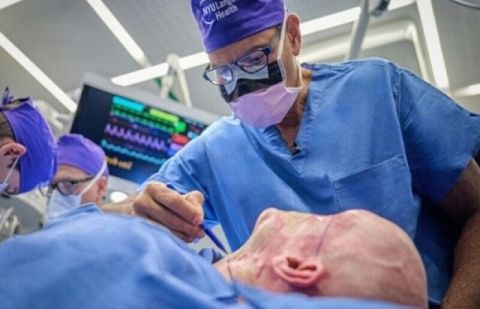 American surgeons successfully perform world's first eye transplant