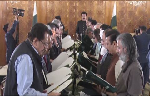 PM Shehbaz Sharif's new cabinet finally takes oath