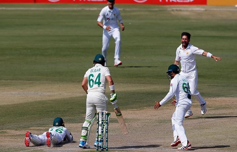 Yasir Shah brings back Pakistan by taking wickets in twilight phase