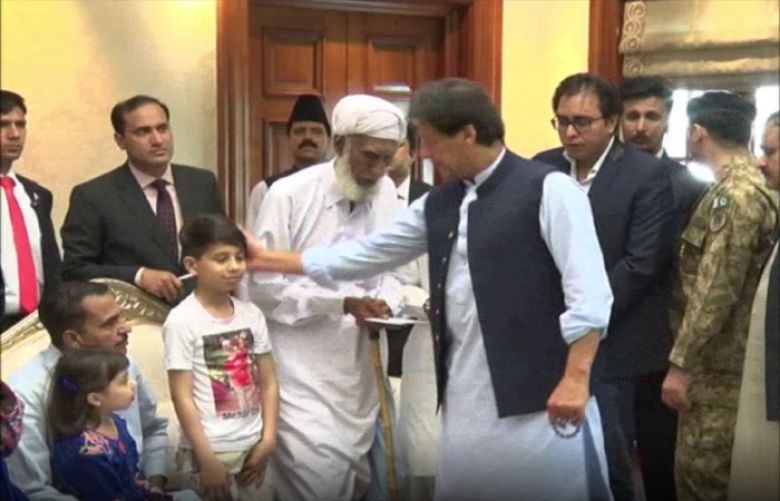PM Imran meets victims of Sahiwal incident shares grief, sorrow