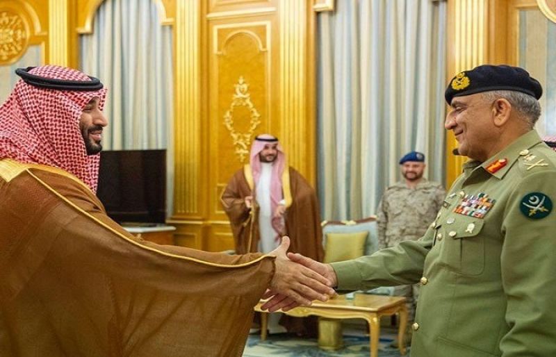 Photo of Saudi crown prince confers King Abdulaziz medal on COAS Bajwa for strengthening Pak-Saudi ties