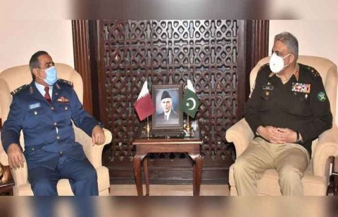 Qatari air force commander calls on COAS Bajwa