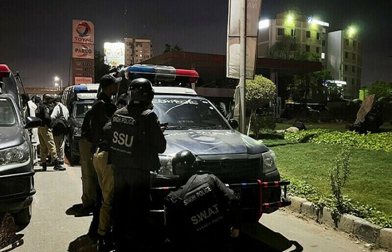 Terrorists attack Karachi police office on Sharae Faisal