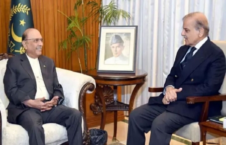 PPP 'greenlights' support for budget to PML-N after top leaders huddle in Islamabad