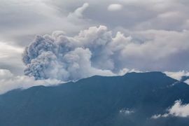 11 climbers killed, 12 missing following Indonesian volcano eruption