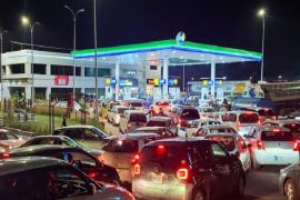 Govt slashes petrol price by Rs1.60, hikes diesel by Rs1.64 per litre