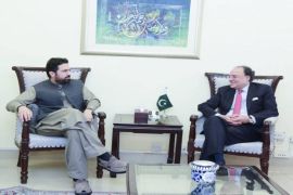 CM Afridi meets FM Aurangzeb, discusses economic woes, bilateral cooperation