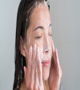 Top 5 tips for cleansing acne-prone skin