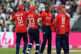 Jofra Archer makes impressive return as England beat Pakistan in second T20