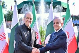 Guard of honour presented to Iranian President at PM's House