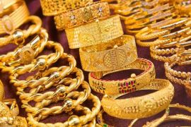 Gold price per tola falls Rs900 in Pakistan
