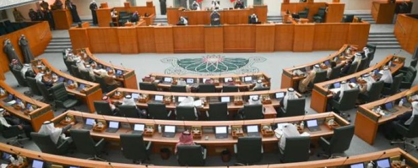 Political turmoil in Kuwait as emir dissolves parliament