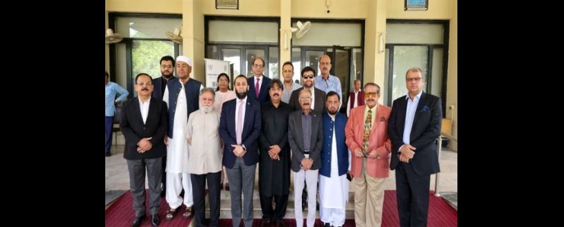 Govt believes in independent, strong print media: Tarar