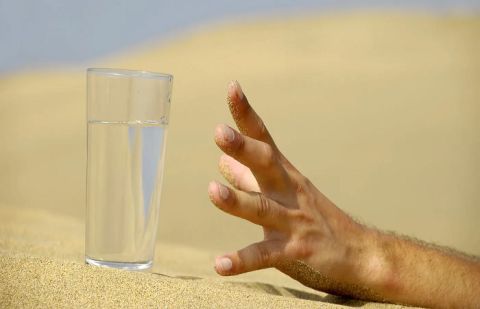 پانی کی شدید کمی یعنی ڈی ہائیڈریشن موت کا سبب بھی بن سکتی ہے۔