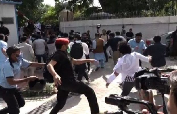  ینگ ڈاکٹرز کا اسلام آباد میں احتجاج ، ، پولیس کی شیلنگ