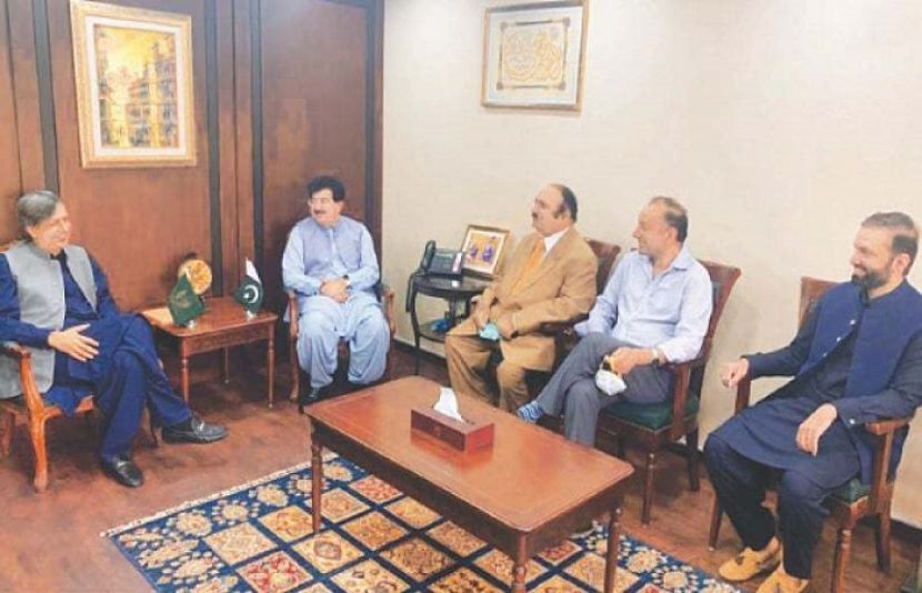 پاکستان مسلم لیگ (ن) کے سینیٹرز کی سینیٹ کے چیئرمین صادق سنجرانی سے ملاقات 