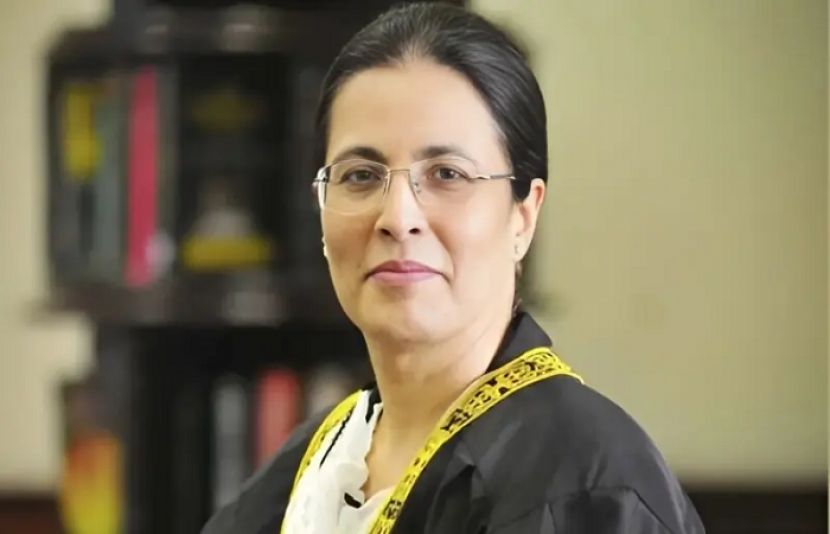 سپریم کورٹ کی جج جسٹس عائشہ ملک کے اسکواڈ کی گاڑی کو حادثہ