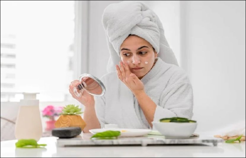 جلد کو تروتازہ دیکھنا چاہتے ہیں تو ہلکی ایکسفولیشن اپنی روٹین میں شامل کریں