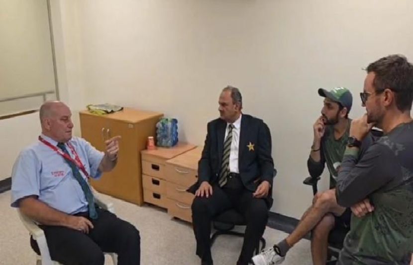 میچ ریفری اینڈی پائی کرافٹ نے پاکستان ٹیم کے کپتان اورمنیجر سے معافی مانگ لی