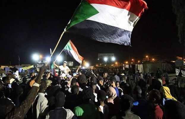 سوڈان میں سول حکومت اور فوجی قیادت کے درمیان مذاکرات شروع ہوگئے ہیں