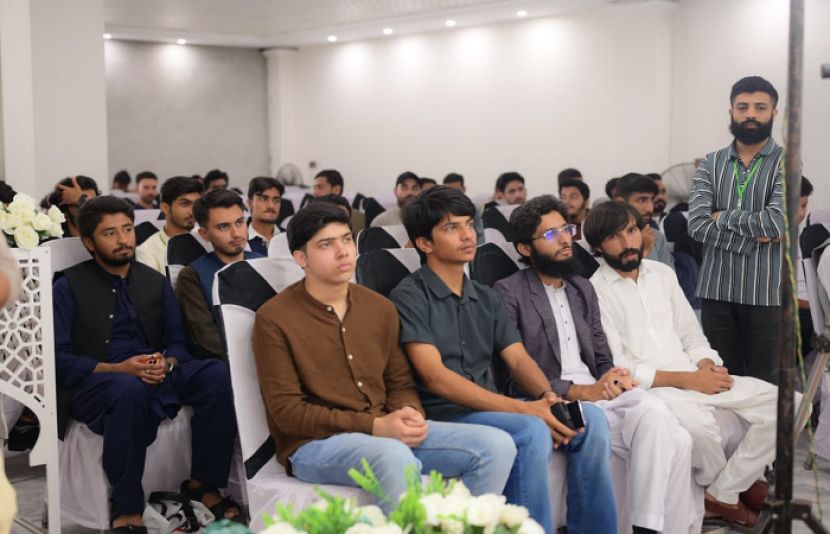 ہری پور میں رینکنگ گرو کے تحت 500 طلبہ کی مفت ڈیجیٹل تربیت مکمل، 30 سے زائد کو ملازمتیں اور انٹرن شپ کی پیشکش