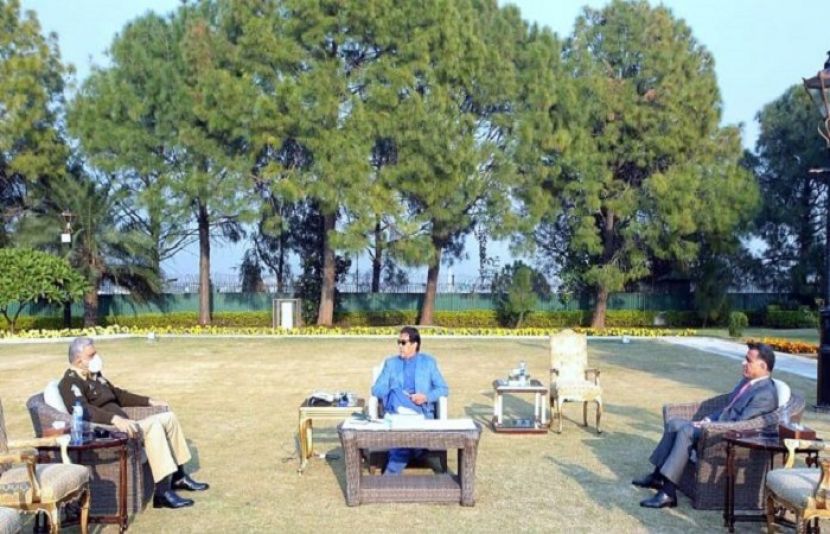 وزیراعظم عمران خان سے آرمی چیف جنرل قمر جاوید باجوہ نے ملاقات