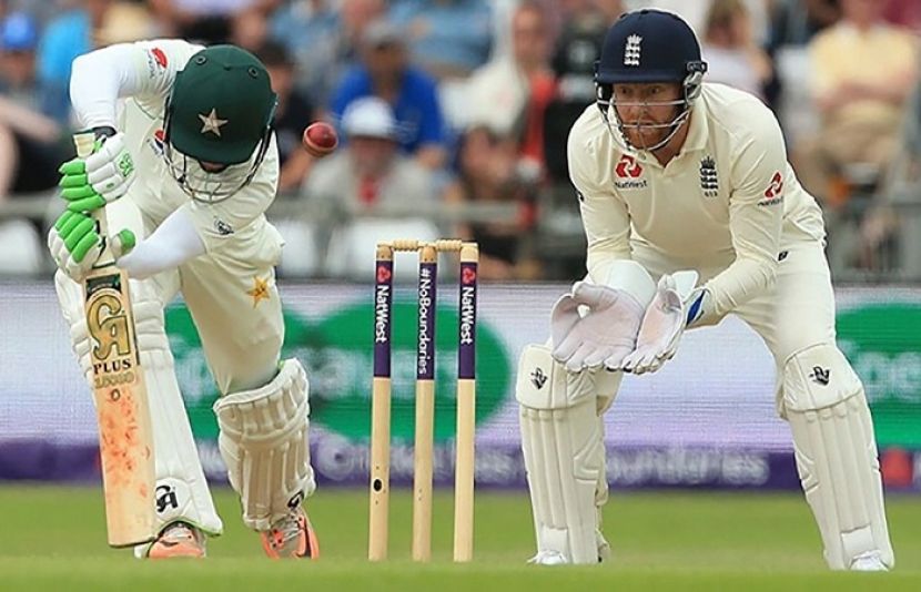 پاکستان نے انگلینڈ کے خلاف تین ٹیسٹ میچوں کی سیریز کے پہلے میچ میں ٹاس جیت کر بیٹنگ کا فیصلہ کیا ہے۔