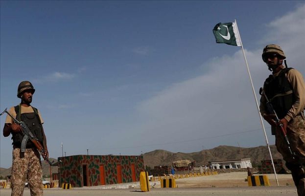 بلوچستان کے ضلع پنجگور میں سیکیورٹی فورسز کے آپریشن کے دوران ایک دہشتگرد ہلاک جبکہ 2 زخمی ہوگئے۔