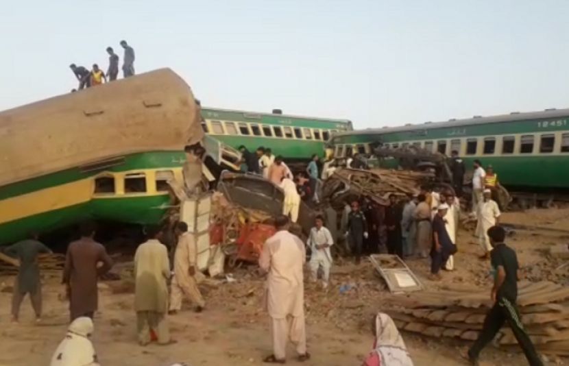 رحیم یار خان کے قریب اکبر ایکسپریس ٹرین اور مال گاڑی میں تصادم، 10 افراد جاں بحق