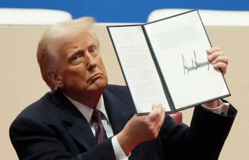 امریکی محکمہ انصاف نے حال ہی میں صدر ڈونلڈ ٹرمپ کی جانب سے جاری کیے گئے کئی معافی ناموں پر موجود دستخط خاموشی سے تبدیل کر دیے ہیں