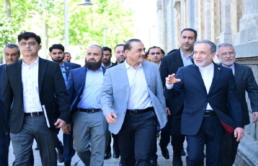 فیلڈ مارشل نے ایرانی صدر مسعود پزشکیان، ایرانی پارلیمنٹ کے اسپیکر محمد باقر قالیباف، وزیرخارجہ عباس عراقچی اور وزیر داخلہ اسکندر مومنی سے ملاقات کی