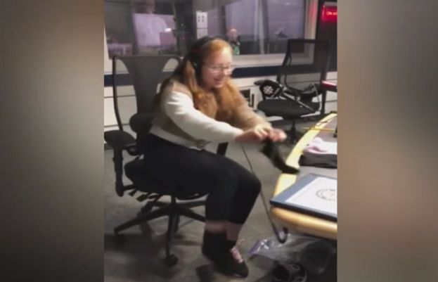 کینیڈا میں 14 سالہ لڑکی نے 30 سیکنڈوں میں 22 جرابیں پہن کر گینیز عالمی ریکارڈ قائم کردیا