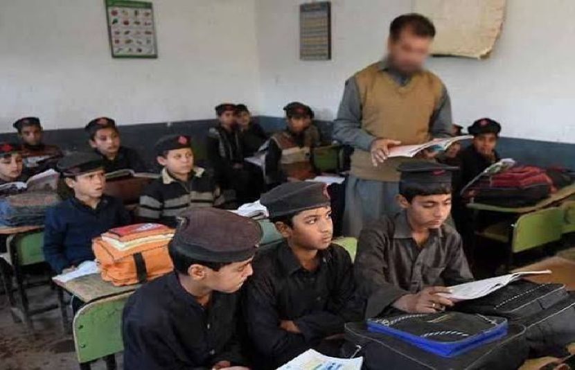 نوشہرہ اور مردان میں کل تمام تعلیمی ادارے بند رکھنے کا اعلان کردیا گیا ہے
