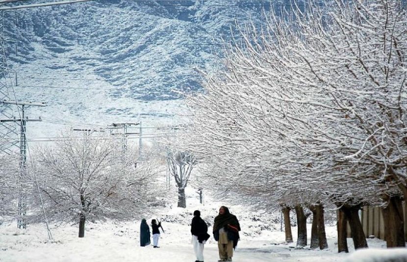  ملکہ کوہسار میں برفباری سے سردی کی شدت میں اضافہ ہوگیا ہے