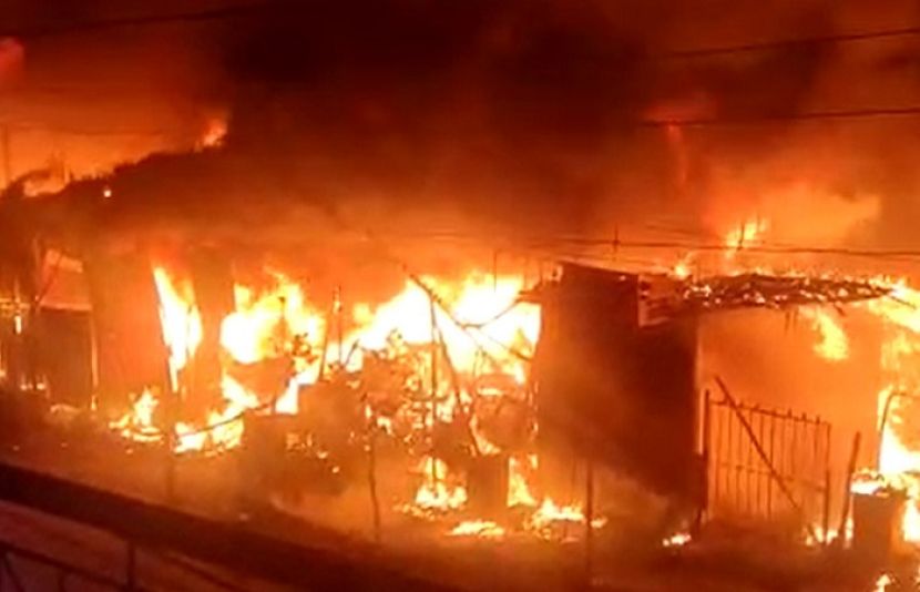 لالہ موسیٰ کے لنڈا بازار میں آگ، 200 دکانیں جل کر راکھ