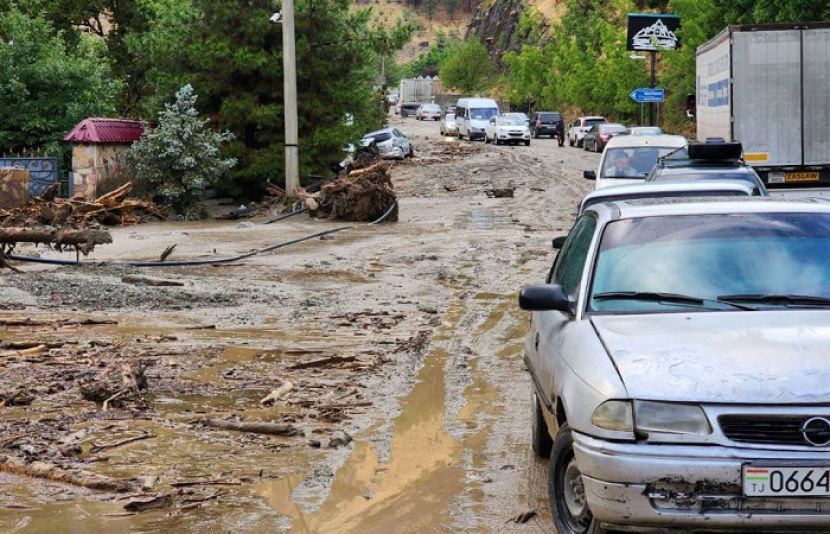 تاجکستان میں شدید بارشوں کی وجہ سے اموات کی تعداد 13 ہو گئی ہے۔