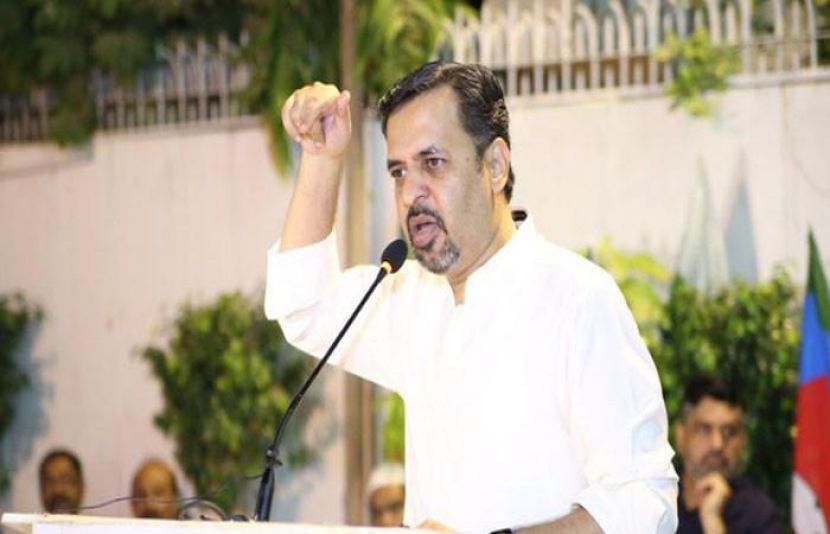 وفاقی وزیرصحت اور ایم کیو ایم کے سینئر رہنما مصطفیٰ کمال نے کہا ہے کہ اگر ایم کیو ایم کی وزارتیں لے کر کراچی کو بچایا جا سکتا ہے تو ہم فوری طور پر استعفیٰ دینے پر تیار ہیں