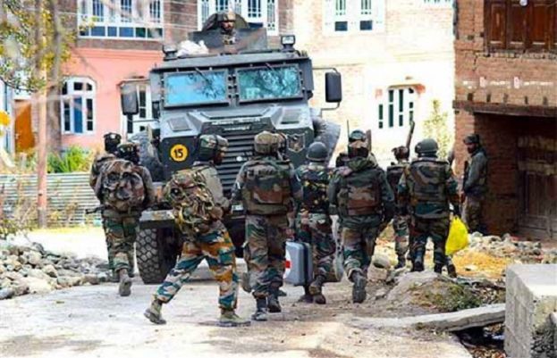 مقبوضہ کشمیر: دس نوجوانوں کی شھادت کیخلاف احتجاج پر بھی پابندی، حریت رہنما گرفتار