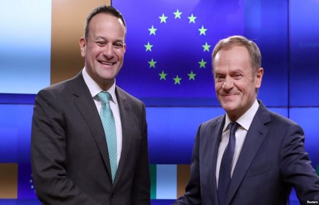 یورپین یونین کونسل کے صدر ڈونلڈ ٹسک آئر لینڈ کے وزیر اعظم لیو وردکر کے ساتھ۔ 