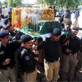 پشاور:بم ناکارہ بنانے کے دوران ڈسپوزل سکواڈ کا اہلکار شہید