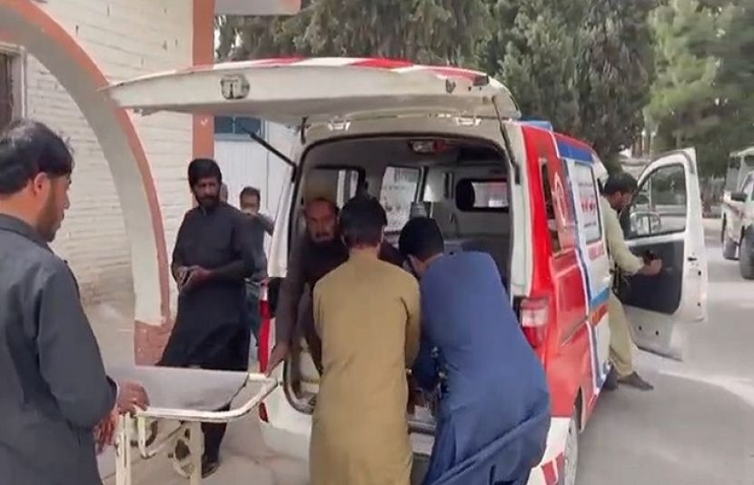 لسبیلہ میں اوتھل پوائنٹ کے قریب مسافر بس اور وین کے درمیان خوفناک تصادم کے نتیجے میں 12 افراد جاں بحق ہوگئے