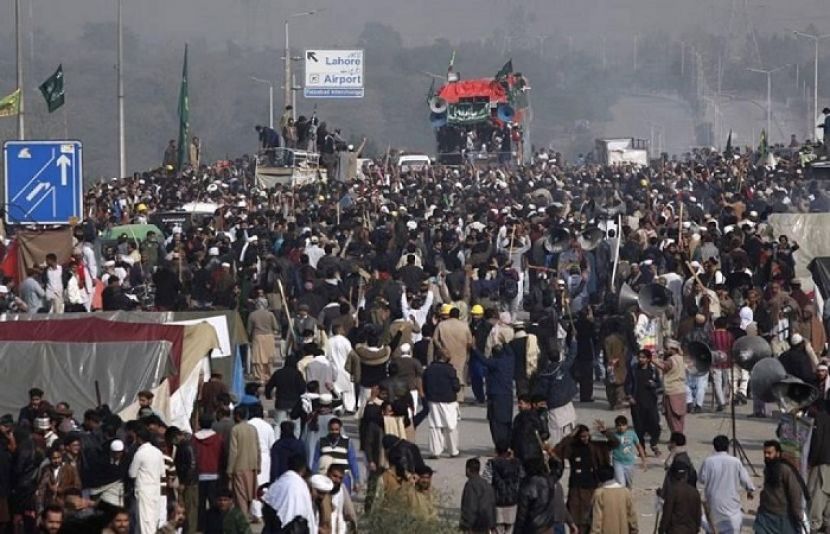 مذہبی جماعت کے کارکنوں نے لاہور میں دس مقامات پر دھرنا دیا گیا