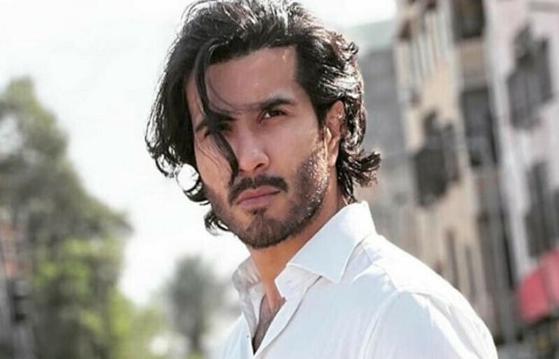 اداکار فیروز خان کی سابقہ اہلیہ علیزے سلطان اور موجودہ اہلیہ ڈاکٹر زینب سوشل میڈیا پر ایک بار پھر آمنے سامنے آ گئیں