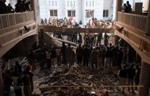 پشاور دھماکے سے مسجد کا ایک حصہ شہید ہوگیا
