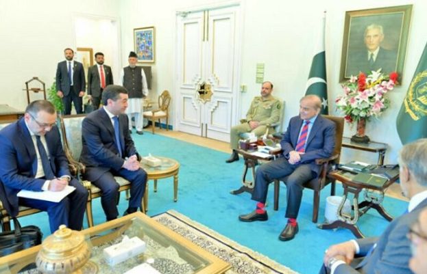 وزیرِ اعظم شہباز شریف سے ازبکستان کے وزیر خارجہ بختیار سیدوف ملاقات کر رہے ہیں