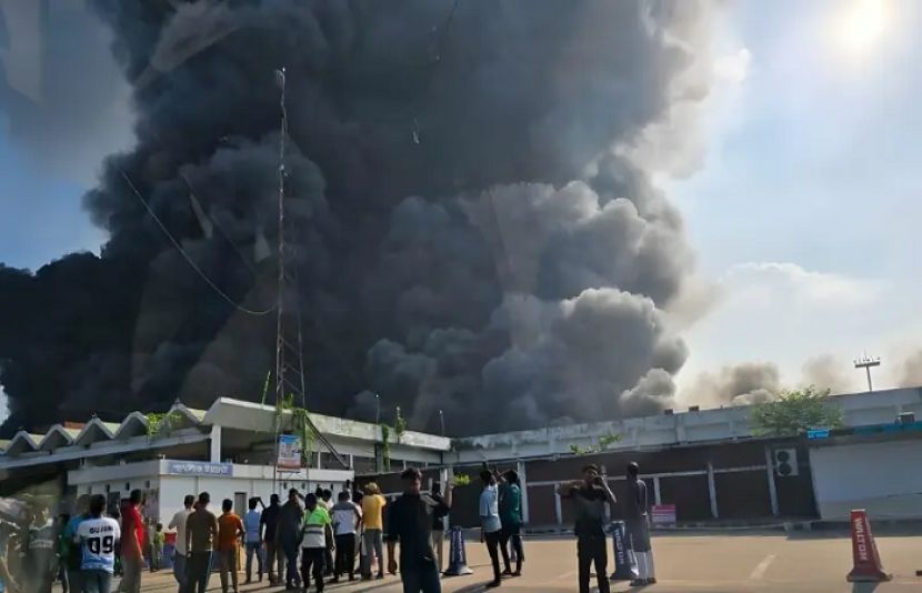 ڈھاکا انٹرنیشنل ایئرپورٹ پرخوفناک آتشزدگی، تمام پروازیں معطل